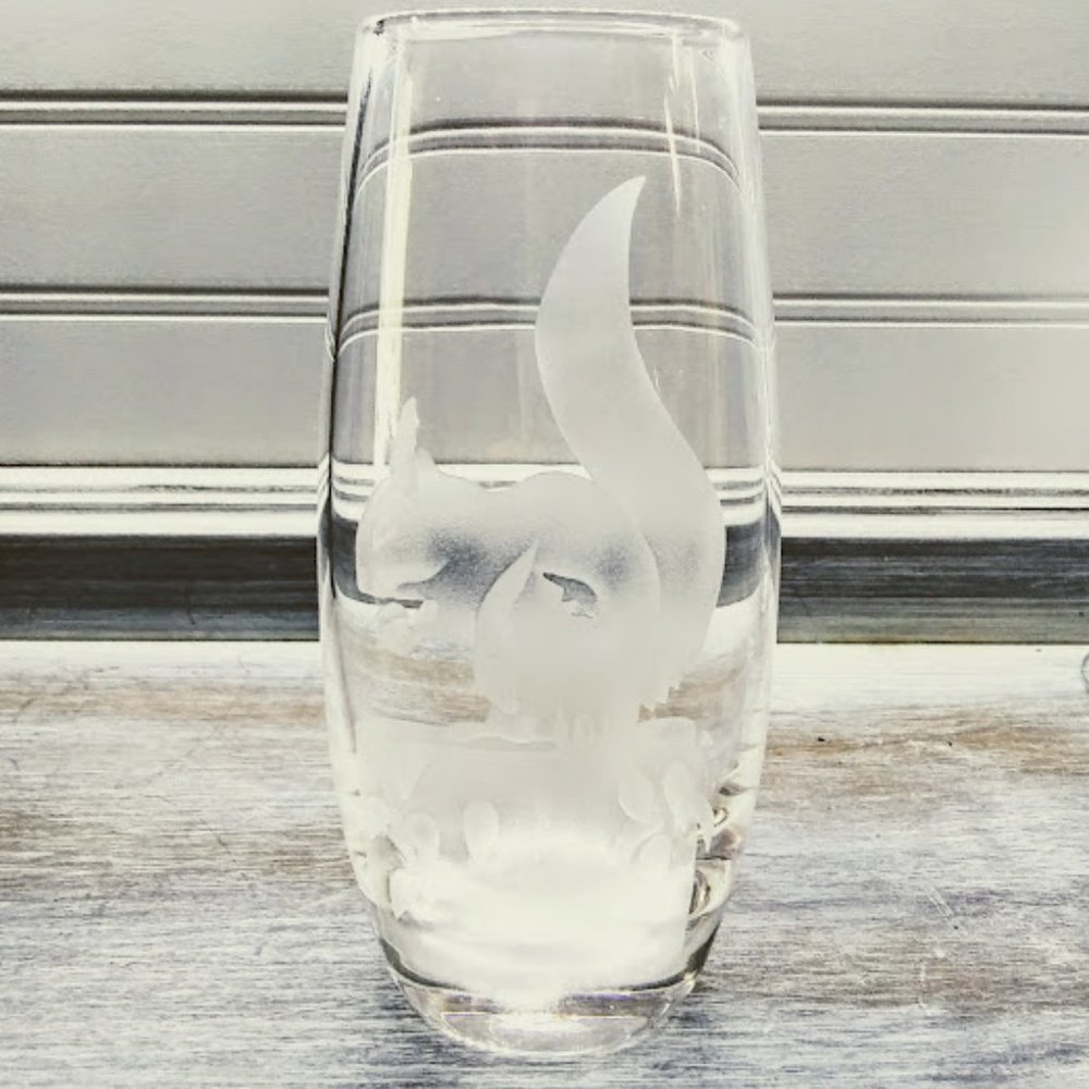 SQUIRREL GLASS VASE*HAND BLOWN W/ETCHED SQUIRREL ON TREE STUMP. - Picture 2 of 5